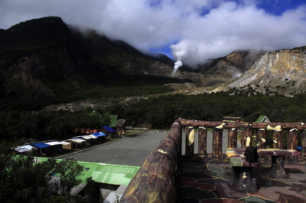 Sejarah Letusan Gunung Papandayan Menara Pandang Taman Wisata Alam Gunung Papandayan Garut Jawa Barat (Dokumentasi Jelajah Garut)