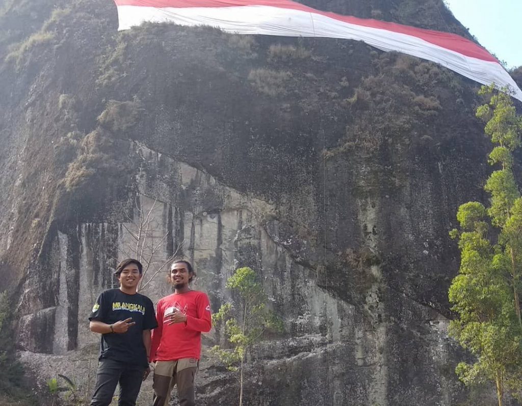 Kemerdekaan Republik Indonesia di Tebing Batu Tumpang Garut (Photo By: @arie_petualang93)