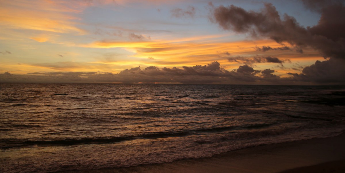 Senja di Pantai Rancabuaya