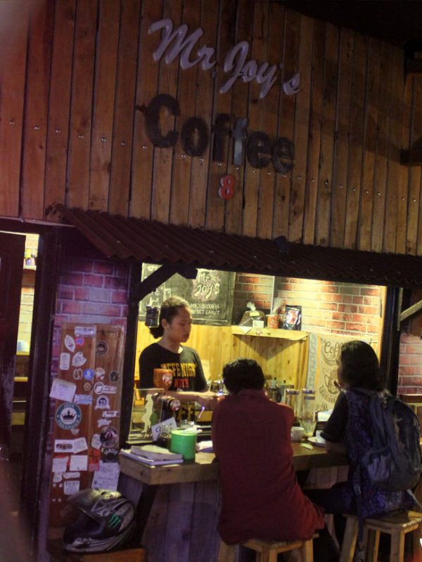 Bar unik Mr. Joy's Coffee di Food Court Cimoney